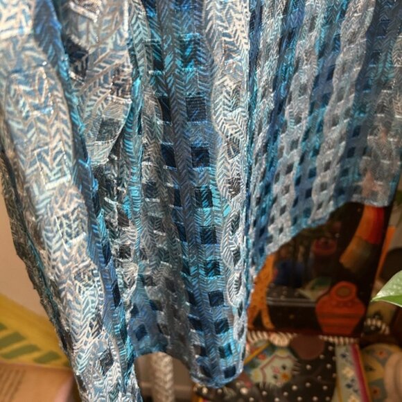 BonWorth Shimmering Blue and White Top Small Petite - Picture 7 of 16